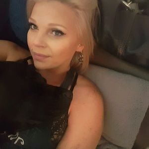 Meet your Posher, Crystal